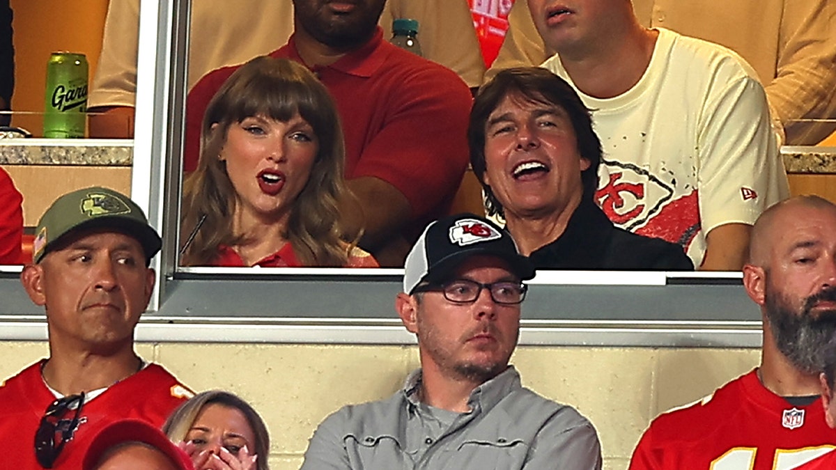 Taylor Swift, Tom Cruise watch football game