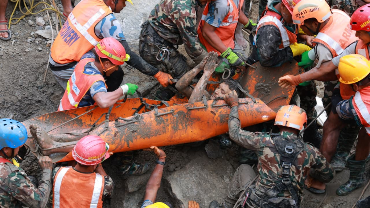 Soldiers rescue a Nepal worker alive