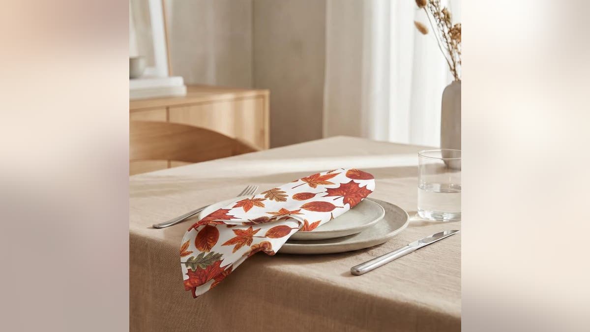 Get 12 napkins in this festive set.