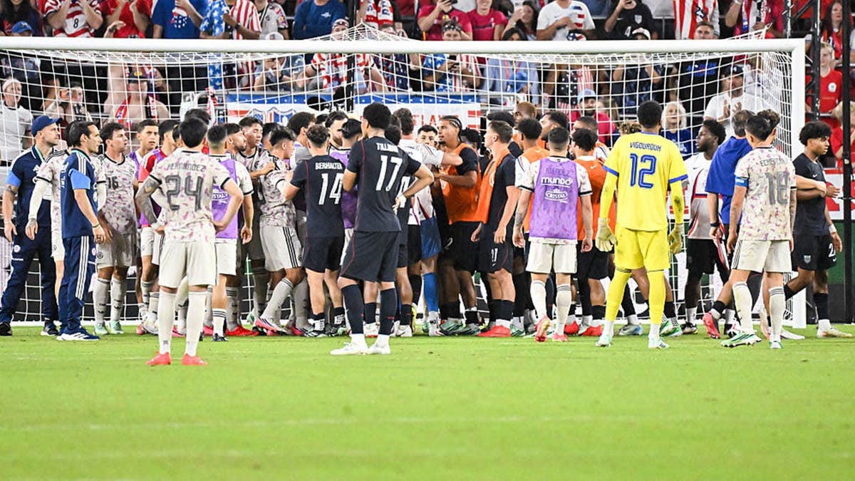 Players form both teams including the benches gather in front of the United States goal as players push and shove during the Impact Match where the United States Men's National Team hosted the Chile Men's National Team on Tuesday September 29th, 2026, at Energizer Park in St. Louis City, MO. (Photo by Rick Ulreich/Icon Sportswire via Getty Images)