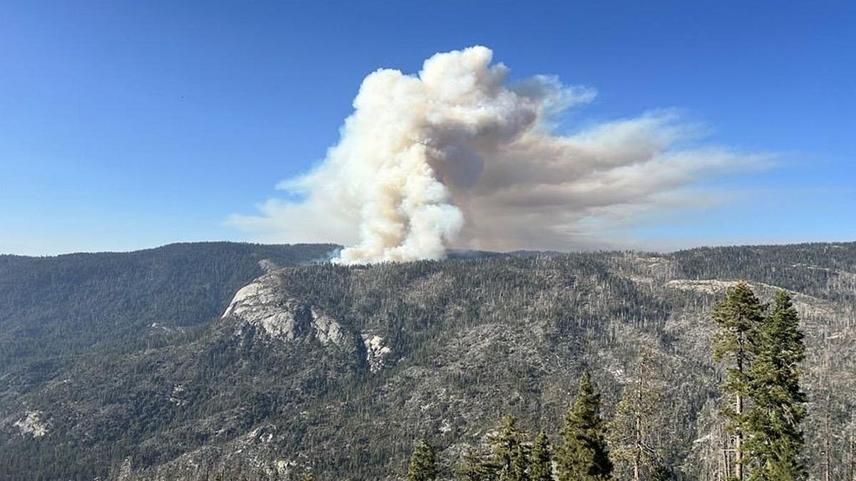Dome Fire burns in Yosemite National Park on Sept. 16, 2026.