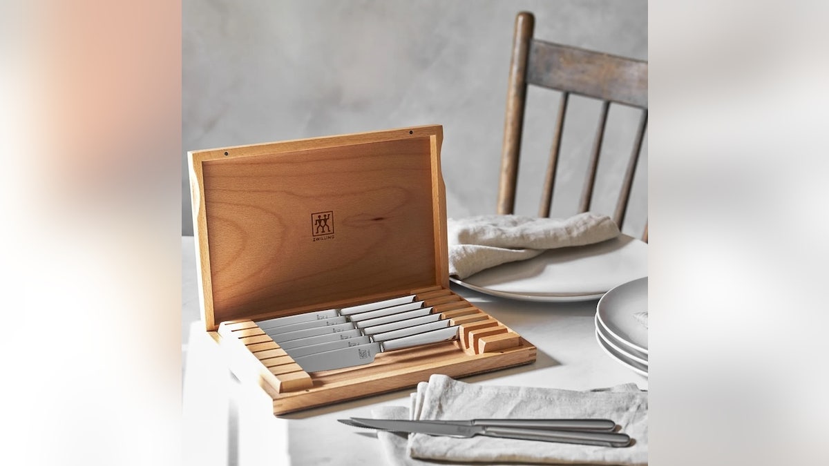 Cut through rich roasts with these steak knives.