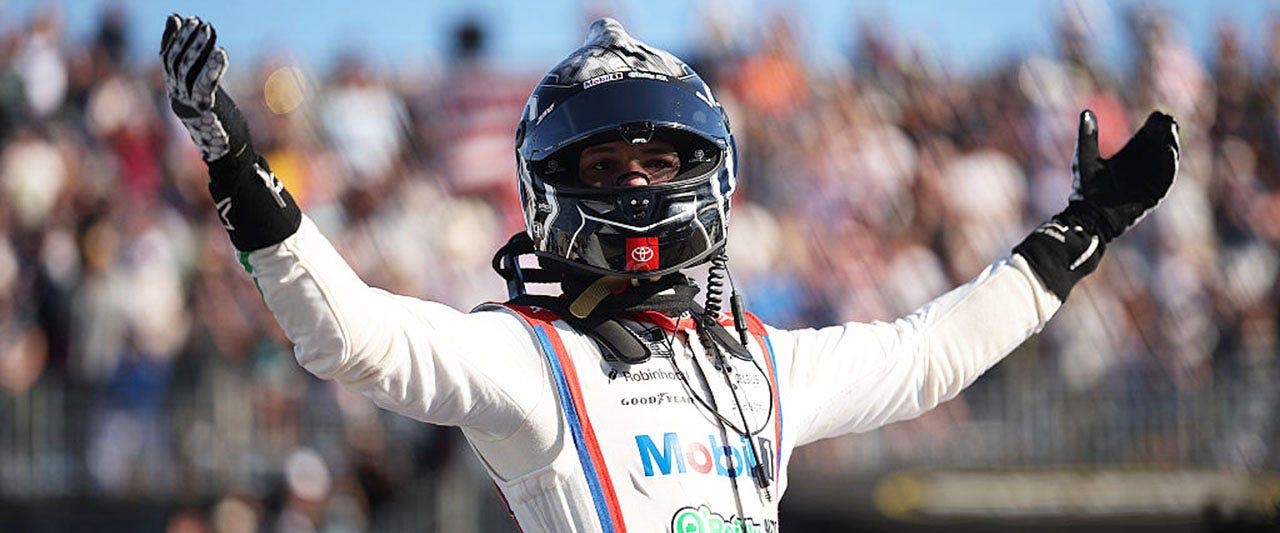 NASCAR El ganador saltó, fue atacado y recibido a golpes delante de un puesto de perritos calientes tras la carrera - Fox News