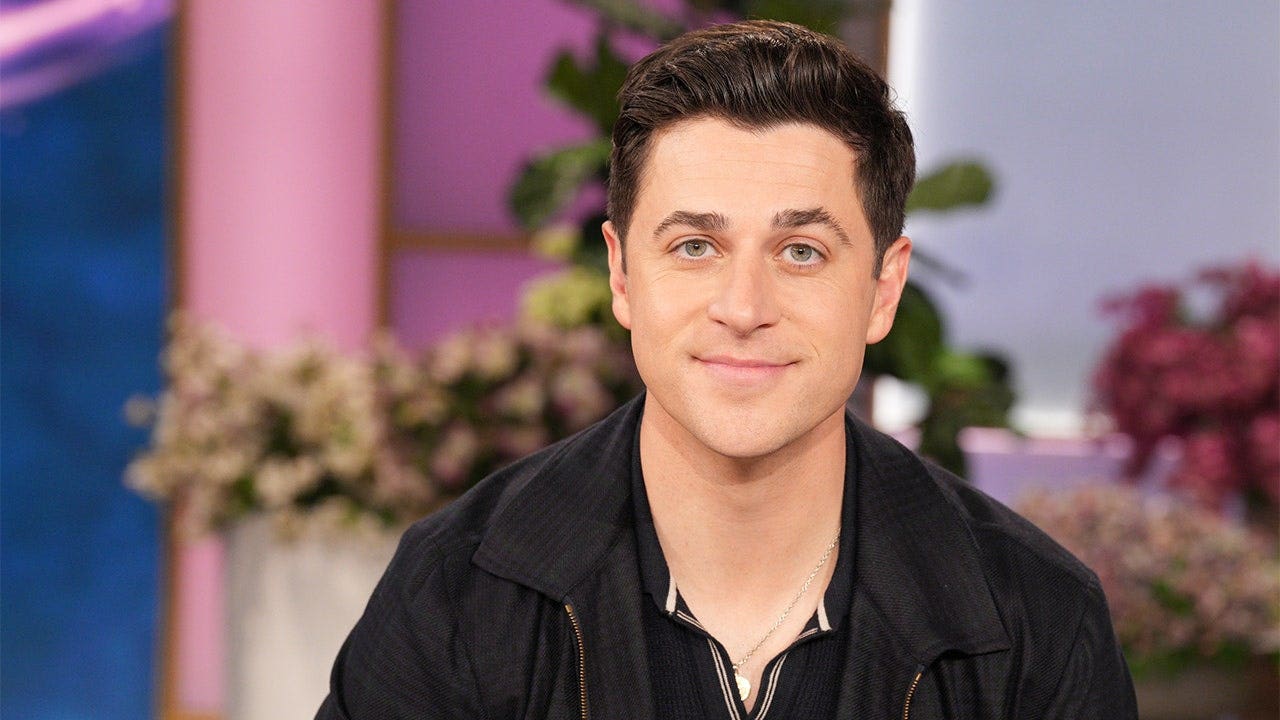 foxnews.com - Hanna Panreck - Wizards of Waverly Place' star David Henrie says his faith cost him agents, money and friends in Hollywood