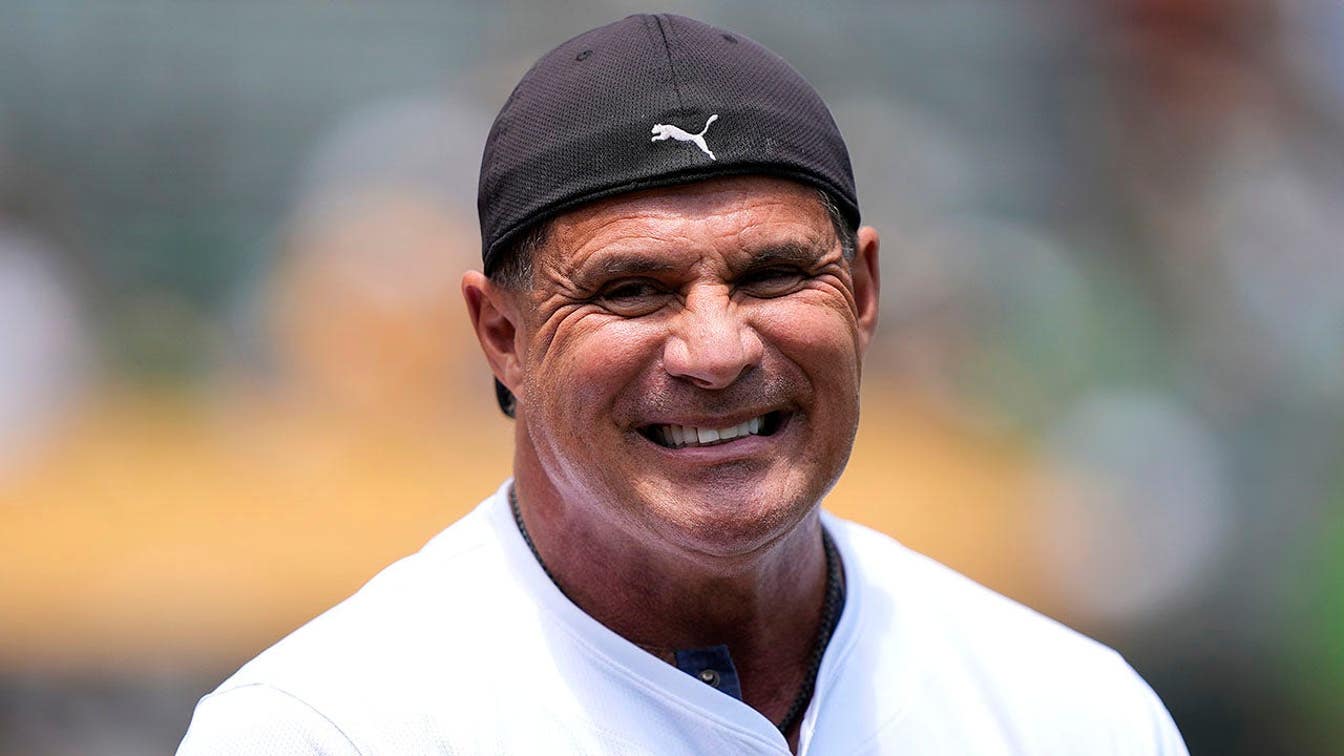 Ο Jose Canseco λέει ότι το Bigfoot είναι πραγματικό και οι άνθρωποι «έχουν κάποιου είδους συμφωνίες με εξωγήινους»