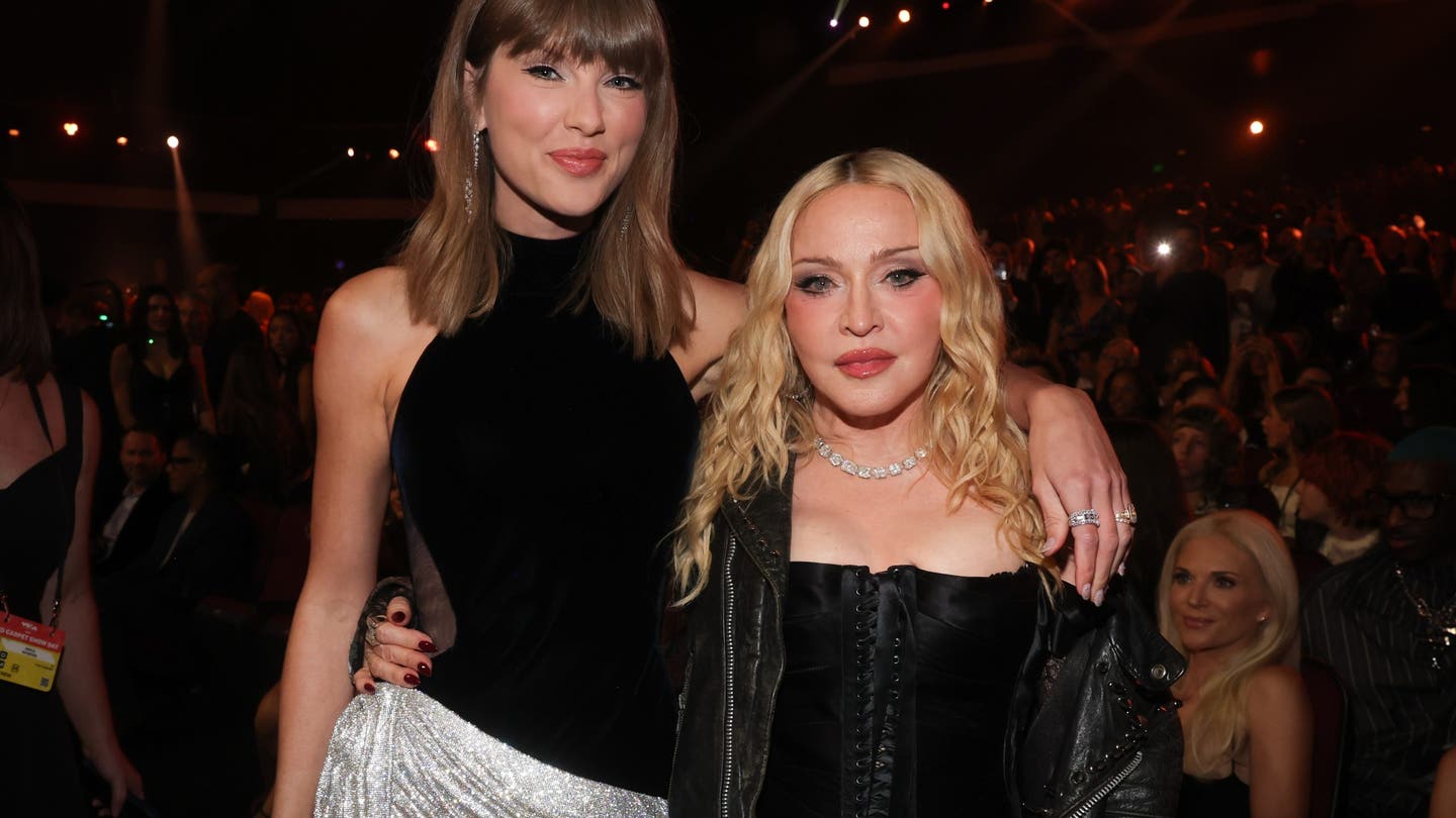 Η Madonna κυριαρχεί στα VMA με τη νίκη του Καλλιτέχνη της Χρονιάς μετά την κορυφαία εμφάνιση της εναρκτήριας ερμηνείας
