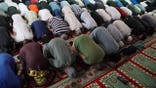 London-Muslims-mosque-praying