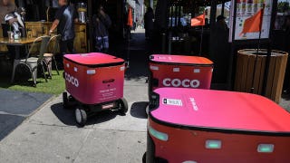 Delivery robots swarm Chicago sidewalk in viral video