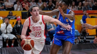El doble-doble de Breanna Stewart y la gran actuación de Caitlin Clark al salir desde el banquillo ayudan a EE. UU. a ganar a Francia en la Copa del Mundo