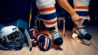 Massachusetts Suspenden a un jugador de hockey juvenil después de que se hiciera viral un incidente de un golpe brutal con el stick