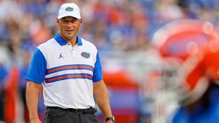 Jon Sumrall comparte una respuesta divertidísima al enterarse de que su equipo de « Florida » es el favorito frente a... Ole Miss