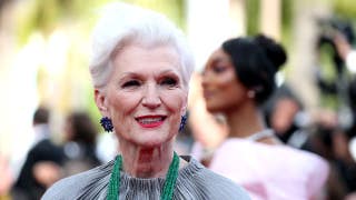 Maye Musk defiende las fotos de Sweeney desnuda haciendo deporte Sydney ad y recuerda su trayectoria de 12 años hasta obtener la ciudadanía