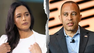 Los diputados demócratas se indignan después de que un periodista antiIsrael o llamara a Hakeem Jeffries «mono del AIPAC» en una diatriba que se ha vuelto viral