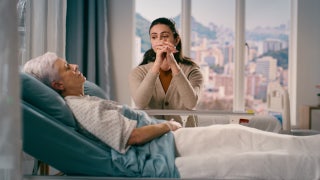 ¿Puede la fe ayudar a los pacientes a curarse? Un médico con mucha experiencia cuenta lo que ha visto con sus propios ojos