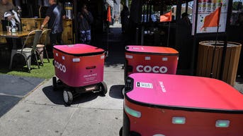 Dozen delivery robots swarm a Chicago sidewalk and nearly trap pedestrians - Fox News