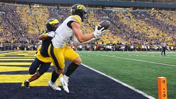 Hank Brown's last-second touchdown pass lifts Iowa to 20-19 win over Michigan in Big Ten - Fox News