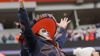 Mariachi band's national anthem at Bears vs. Eagles game ignites racism debate and US Senator response - Fox News