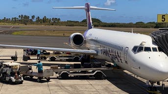 Baffling odor sickens 7 flight attendants on major airline, sparking probe - Fox News