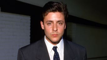 Judd Nelson spotted looking unrecognizable during rare West Hollywood outing - Fox News