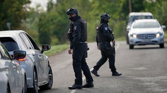 Cinco sospechosos de terrorismo quedan en libertad bajo fianza tras ser detenidos por un supuesto complot contra una base aérea estadounidense - Fox News