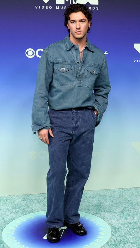 Belmont Cameli in a blue look