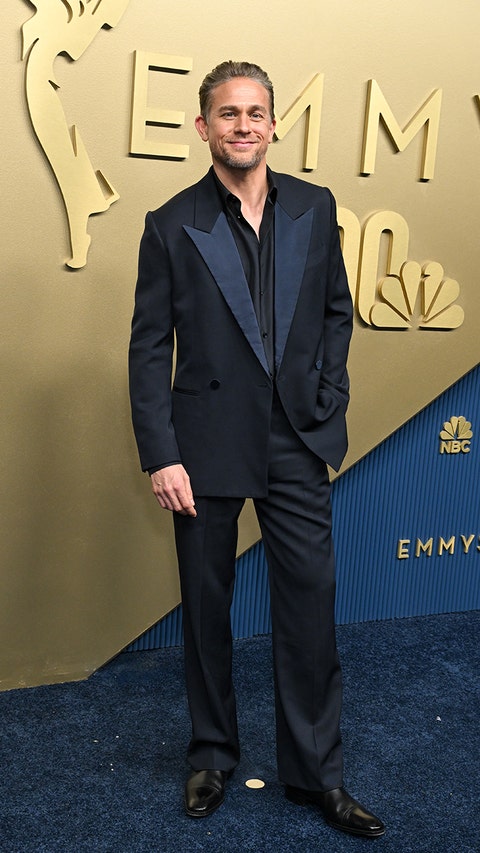 Charlie Hunnam en la 78.ª edición de los Premios Emmy, celebrada en el Teatro « Peacock » el 14 de septiembre de 2026 en Los Ángeles, California. (Foto de Gilbert Flores/Variety vía Getty Images)