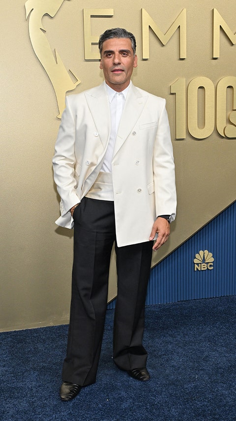 El actor estadounidense Oscar Isaac llega a la 78.ª edición de los Premios Primetime Emmy, celebrada en el Teatro « Peacock » de LA Live, en Los Ángeles, el 14 de septiembre de 2026. (Foto de LISA O'CONNOR / AFP vía Getty Images)