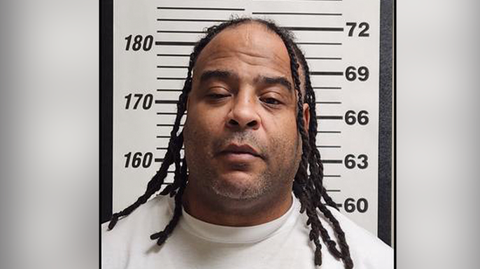 Mugshot of Emonnie Dion Branch wearing a white shirt in front of a height chart