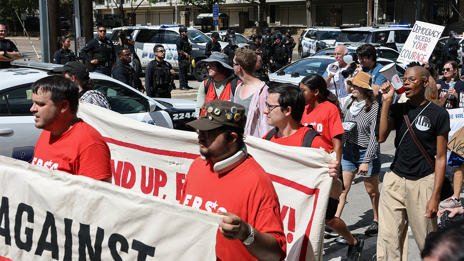 As Democrats protest in Dallas, conservatives are quiet and cautious