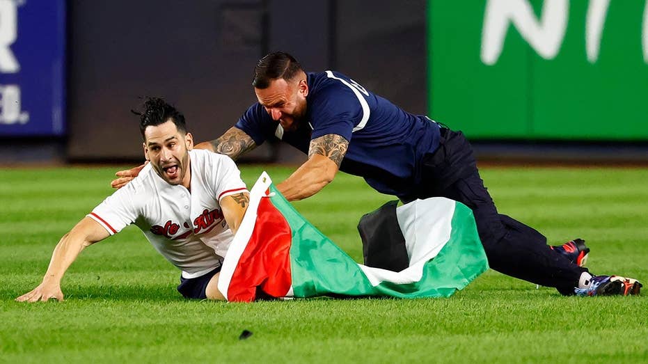 Yankee stadium security tackle field invader waving Palestinian flag during 9/11 anniversary game