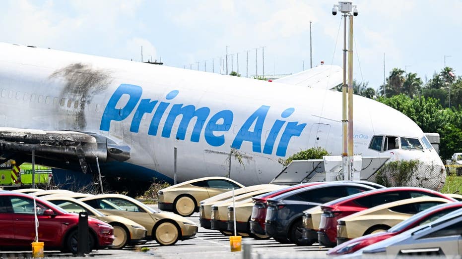 Amazon cargo pilot repeatedly warned aircraft was 'too fast' before deadly Miami crash, NTSB says