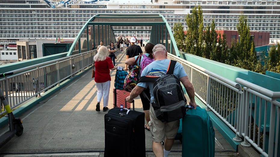 Thousands booked tropical Bahamas cruise and ended up in freezing Canada instead