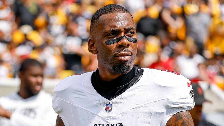 Falcons star Kyle Pitts Sr predicts CFB players will unionize, says pro players returning to school is 'crazy'