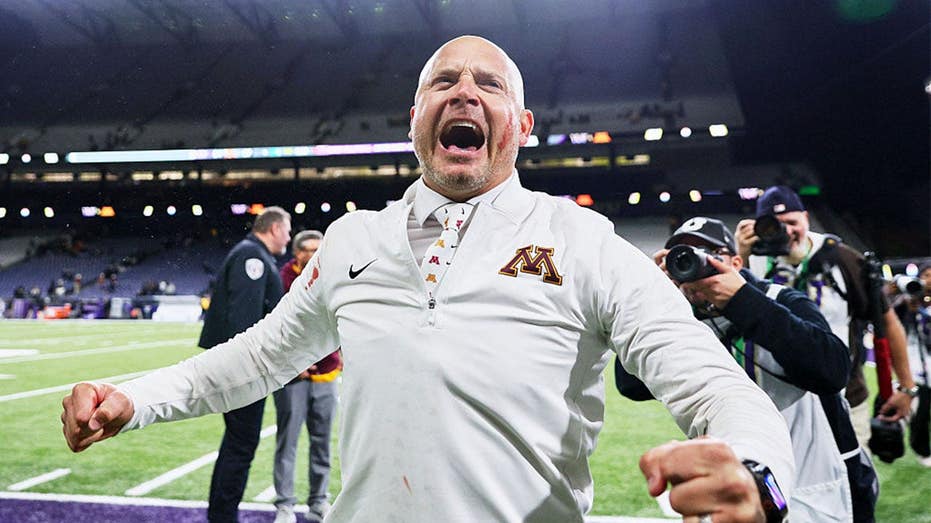 Minnesota coach PJ Fleck wipes player's blood all over his face after Gophers win over Washington