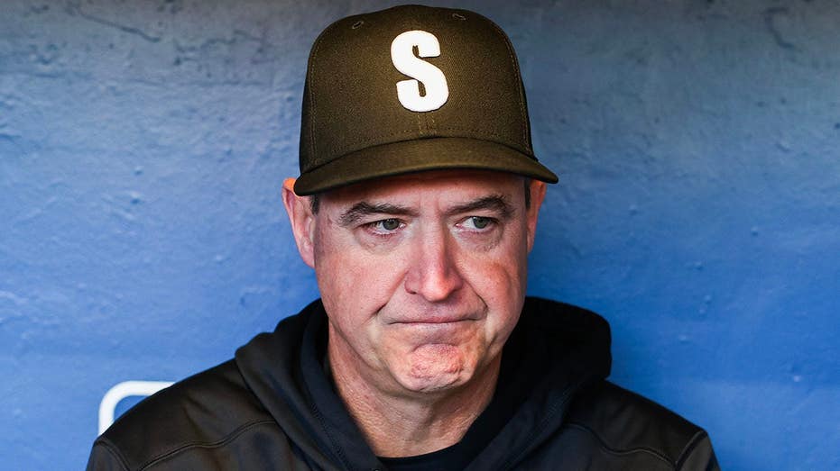Dan Wilson announces his own firing as Seattle Mariners manager in rare postgame moment
