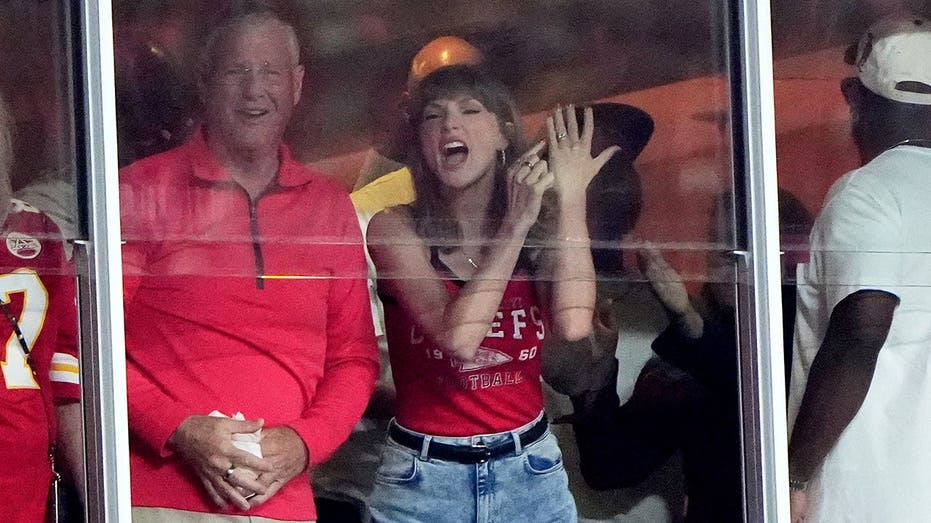 Travis Kelce reacts to Taylor Swift's viral 'that's my husband' moment during win over Colts
