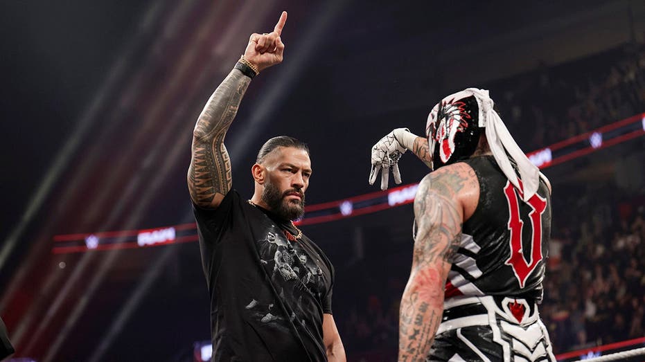 WWE broadcaster believes 'the pieces are all in place' for an upset as Penta challenges Roman Reigns for title