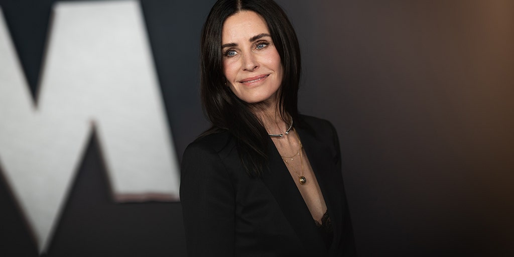 Courteney Cox shows off beach body in black bikini during recent trip to Hawaii