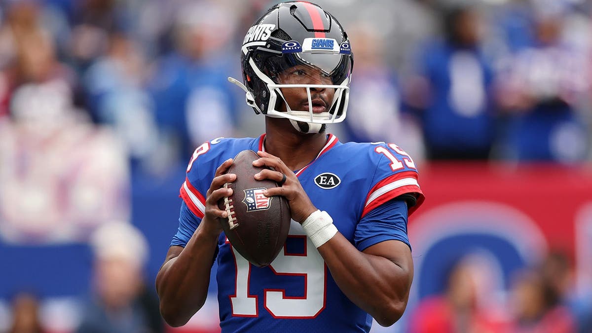 Jameis Winston warms up before a game at MetLife Stadium.