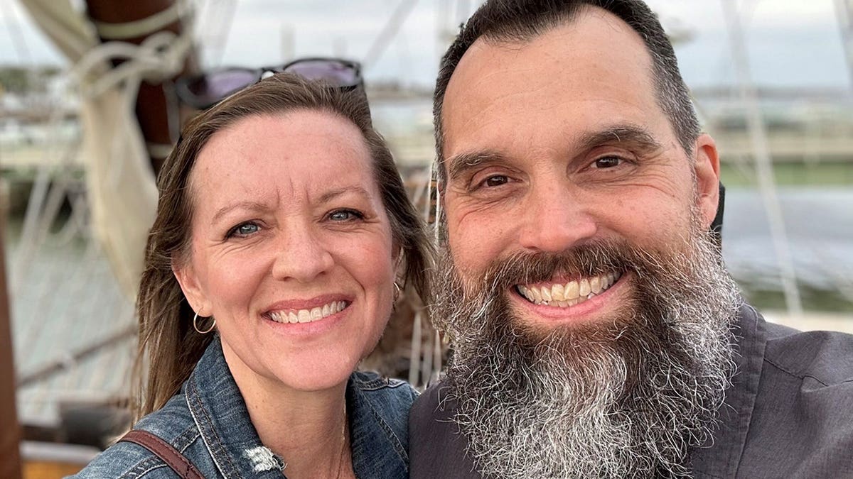 Shane-and-Jennifer-DeGross-outside