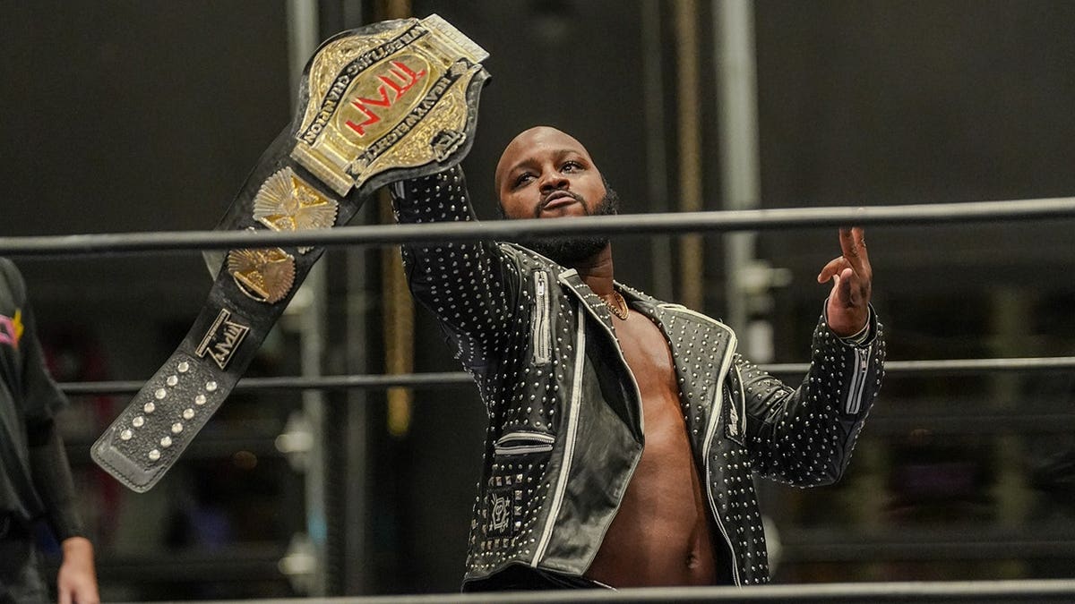 Michael Fain holds the belt