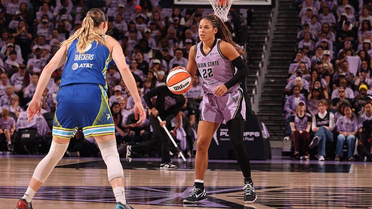 Veronica Burton dribbling during a WNBA playoff game