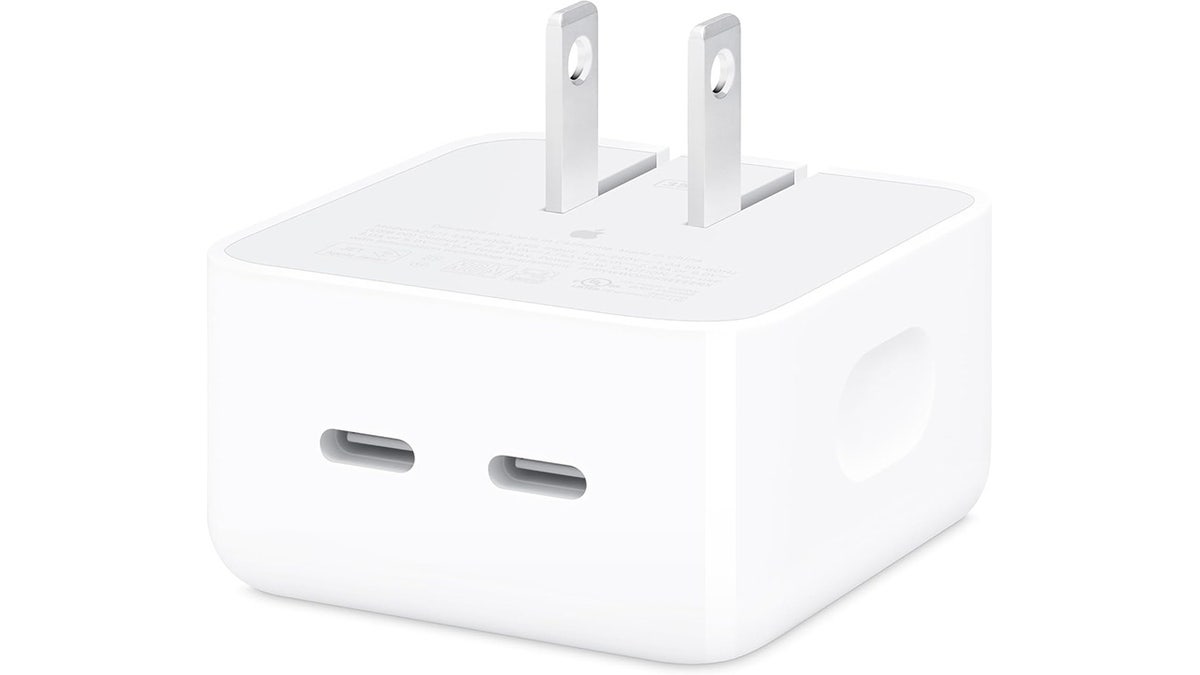 This adapter supports fast charging.