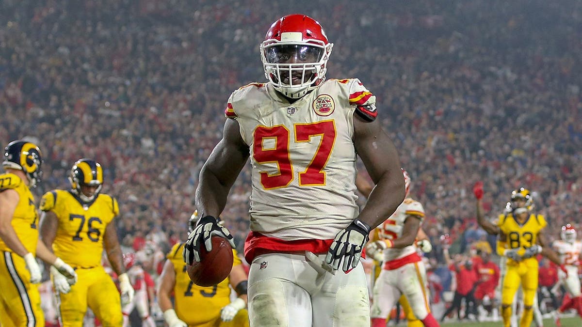 Allen Bailey scores a touchdown during an NFL game.