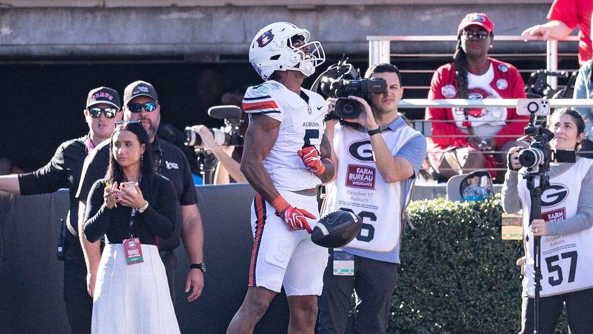 Chas Nimrod #5 celebrates a touchdown catch during a Georgia-Auburn football game.
