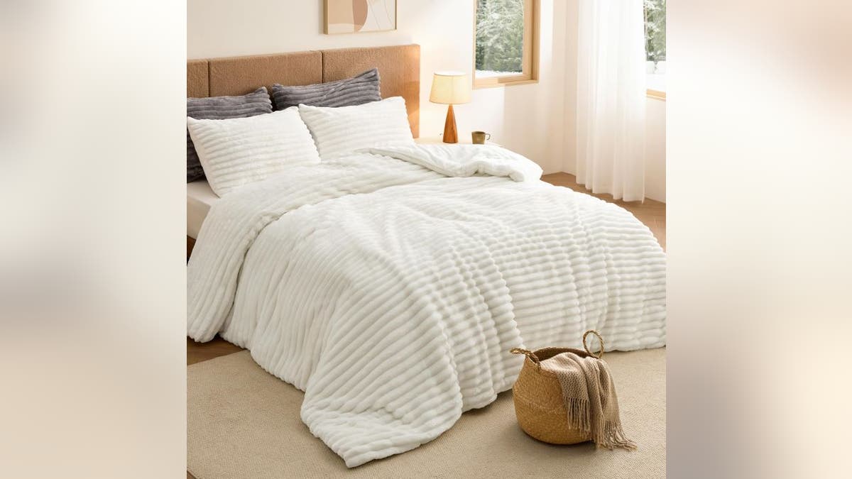 This fuzzy blanket is machine-washable.