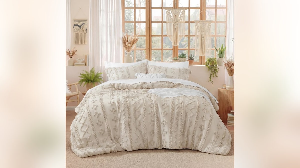 This all-season comforter is warm enough for winter, but lightweight enough for higher temperatures.