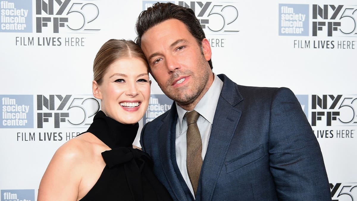 Rosamund Pike and Ben Affleck red carpet