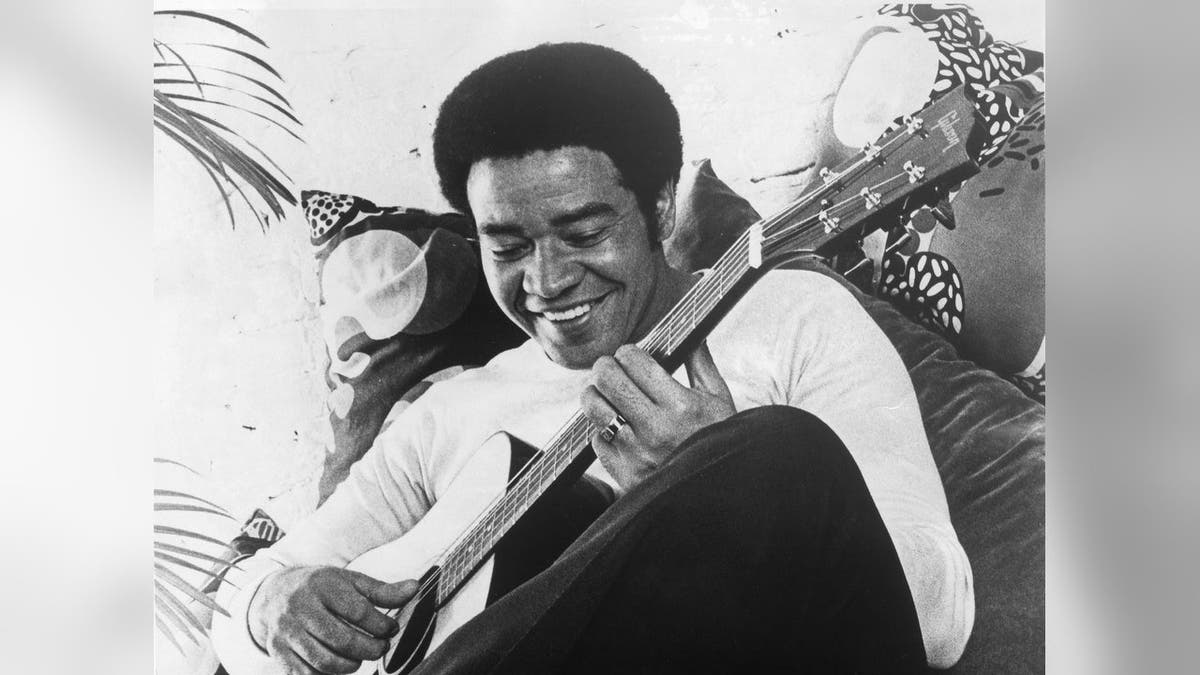 Bill Withers poses for a portrait circa 1973.