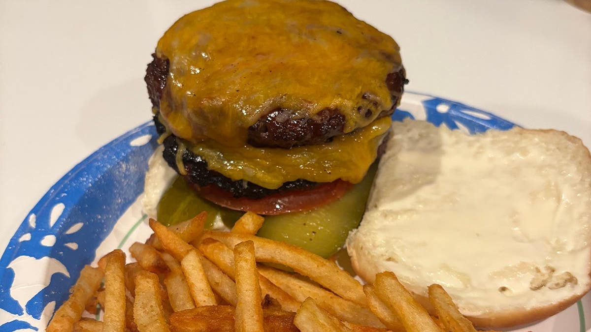 Screencaps reader Bob in Vegas sends in his meat.